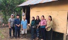 Sangadi Irwan Mamonto Salurkan BLT Dana Desa kepada Empat KPM di Doloduo Tiga